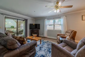 Merveilleux appartement en copropriété convivial et familial avec barbecue, sauna et piscine privée | Vue lac | Avec animaux acceptés - Image 2