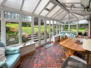 Cottage with garden | River view - Image 2