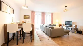Apartment with terrace - Image 5