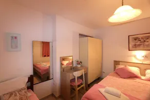 Flat with terrace - Image 5