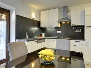 Holiday home with barbeque & terrace - Image 5