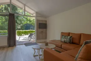 Bungalow avec jardin, piscine et terrasse - Image 2