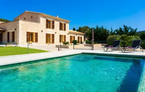 Maison de vacances adaptée aux familles avec barbecue, piscine privée et jardin | Vue jardin - Image 2