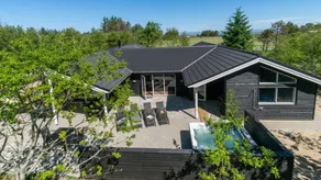 Holiday home with terrace, barbeque & pool | Pets allowed - Image 2
