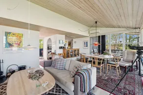 Holiday home with barbeque & garden | Water view - Image 5