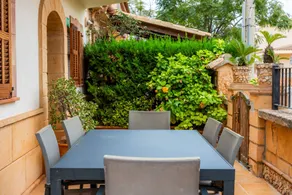 Maison adaptée aux familles avec internet haut débit, jardin et terrasse | Vue ville | Adaptée au travail à distance - Image 3