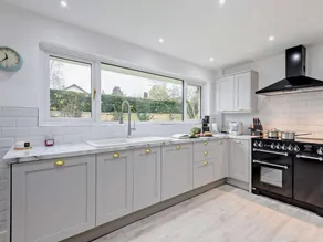 House with barbeque & garden - Image 4