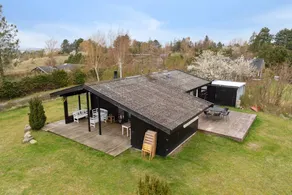 Family-friendly nice holiday home with garden & BBQ | Water view - Image 2