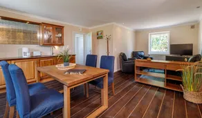 Appartement avec barbecue, jardin et terrasse | Vue jardin - Image 2
