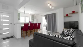 Fully equipped holiday home with pool, terrace & barbeque | Sea view | Pets allowed - Image 2