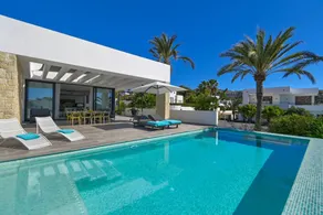 Big villa with barbecue, garden & private pool - Image 2