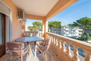 Wohnung mit Terrasse und Garten - Image 2