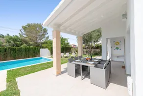 Fully equipped villa with terrace, private pool & garden | Perfect for remote work - Image 4