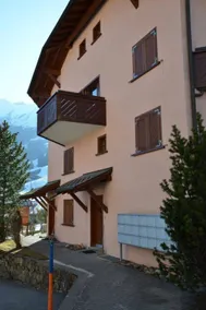 Apartment with terrace - Image 2