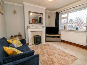 Cottage with garden - Image 2