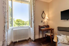 Guest Room "La Romantique" with Shared Terrace, Garden, and Wi-Fi - Image 5