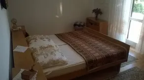 Flat with garden, BBQ & terrace - Image 5