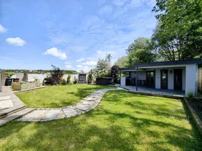 Cottage with garden, BBQ & jacuzzi - Image 3
