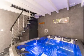 Flat with pool, sauna & barbecue - Image 3