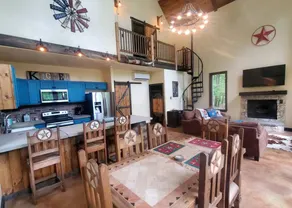 Escape to Elegance: Waterfront Cabin in a Texas Forest – Ideal Glamping Getaway - Image 3
