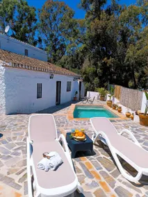 Lovely holiday home with barbeque & pool | Sea view | Dogs allowed - Image 5
