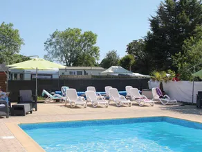 Bungalow avec terrasse, barbecue et piscine chauffée | Vue jardin - Image 3