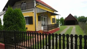 Weiträumiges Ferienhaus mit Grill, Terrasse und Garten | Haustiere erlaubt - Image 2