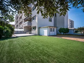Apartment with garden & pool - Image 3