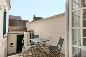 Agréable maison conviviale et familiale avec terrasse | Vue ville - Image 2
