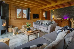Chalet with hot tub, barbeque & garden | Lake view | Suitable for remote work - Image 5