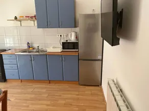 Apartment with terrace - Image 3