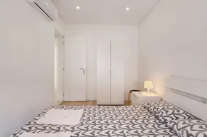 Charmant appartement avec terrasse | Vue ville - Image 2
