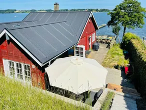 Child-friendly beautiful holiday home with terrace, garden & BBQ | Sea view - Image 3