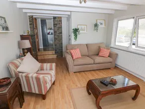 Family-friendly cottage with garden | Pets allowed - Image 5