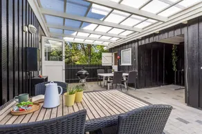 Child-friendly holiday home with terrace, barbeque & garden - Image 3