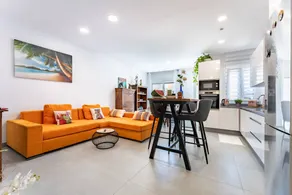 Merveilleux appartement adapté aux familles avec terrasse et internet haut débit | Vue jardin | Proche de la plage | Parfait pour le travail à distance - Image 2