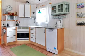 Holiday home with terrace - Image 5