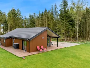 Holiday home with terrace - Image 3