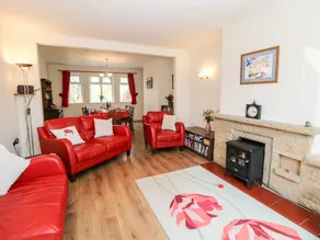 Children-friendly wonderful cottage with garden - Image 2