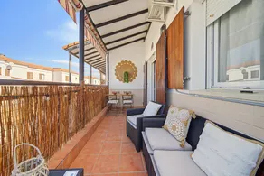 Agréable appartement de vacances avec terrasse, piscine et jardin | Vue ville | Idéal pour le télétravail - Image 3