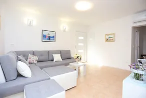 Fully equipped house with garden, barbecue & pool | Sea view | Beach nearby - Image 4