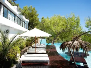 Fully equipped villa with garden, sauna & private pool - Image 4