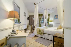 Agapanthe Guest Room with Sea View, Wi-Fi & Air Conditioning - Image 4