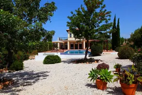 Villa con terraza, jacuzzi y jardín | Vistas al campo de golf - Image 4