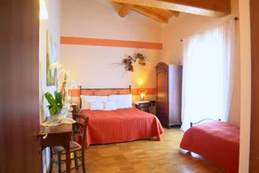 Agriturismo CorteZenati: Camera Tripla - Image 3