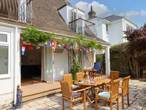 Cottage with terrace & garden - Image 3