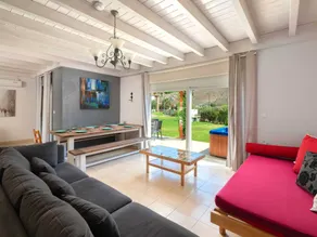 Holiday home with garden, BBQ & pool - Image 4