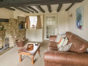 Cottage with garden - Image 2