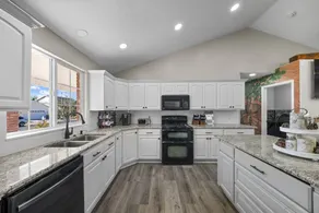The Bucket List House! Spacious Family Home with Hot Tub and BBQ Area - Image 5