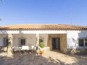 House with BBQ, terrace & garden - Image 4